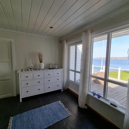 Varen 7 By The Sea *