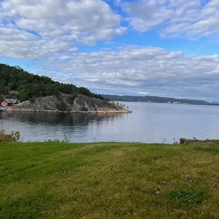 Varen 7 By The Sea Hotel